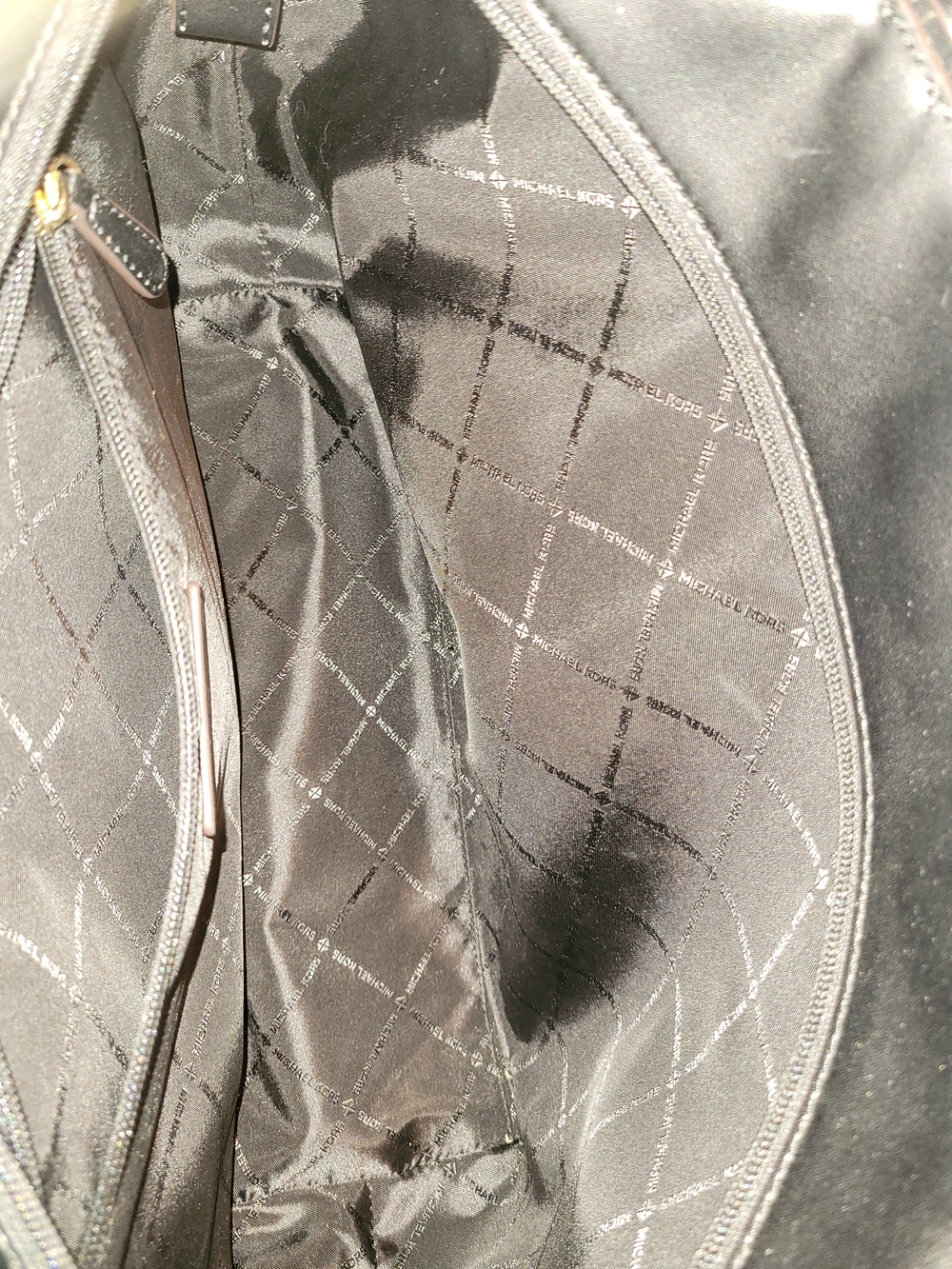 Michael Kors Two-Tone Black & Cream Signature Tote with Matching Wallet - Picture 4 of 8